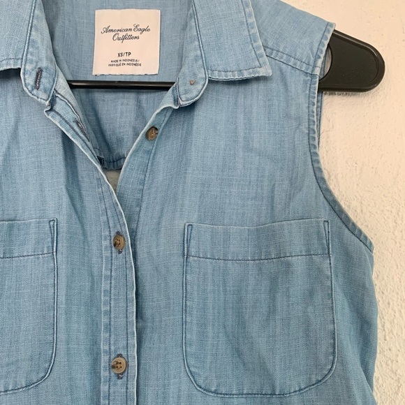 AEO Chambray Button Up Sleeveless Top Cutout Back - Picture 2 of 7